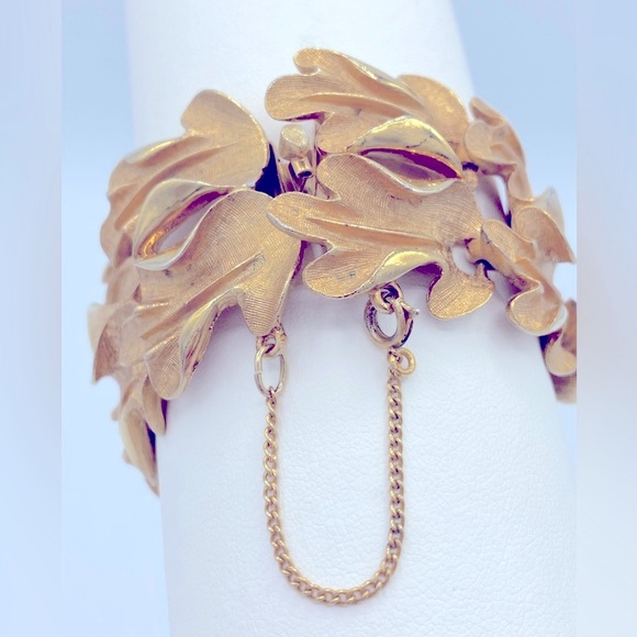 1950s Francois Coro Gold Plated Satin Finish Bracelet With Wide Textured Links - Picture 9 of 9